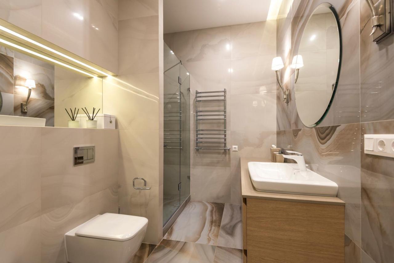 Hotel Kings Regency Drang Luaran gambar