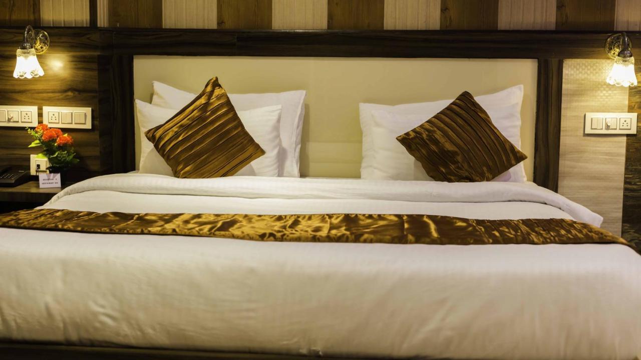 Hotel Kings Regency Drang Luaran gambar