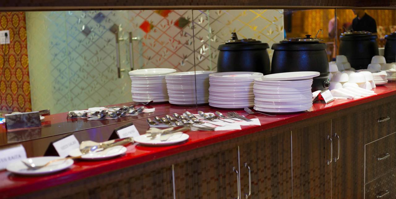 Hotel Kings Regency Drang Luaran gambar
