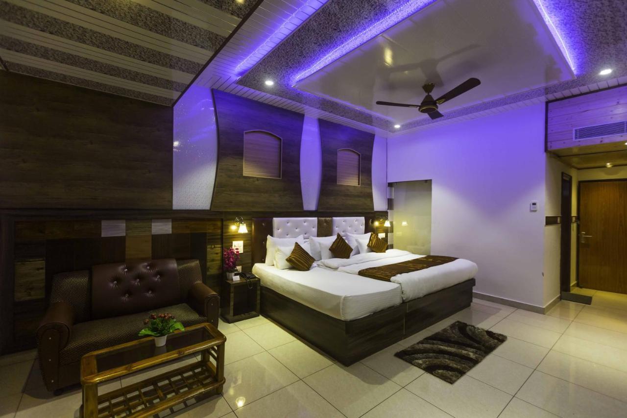 Hotel Kings Regency Drang Luaran gambar