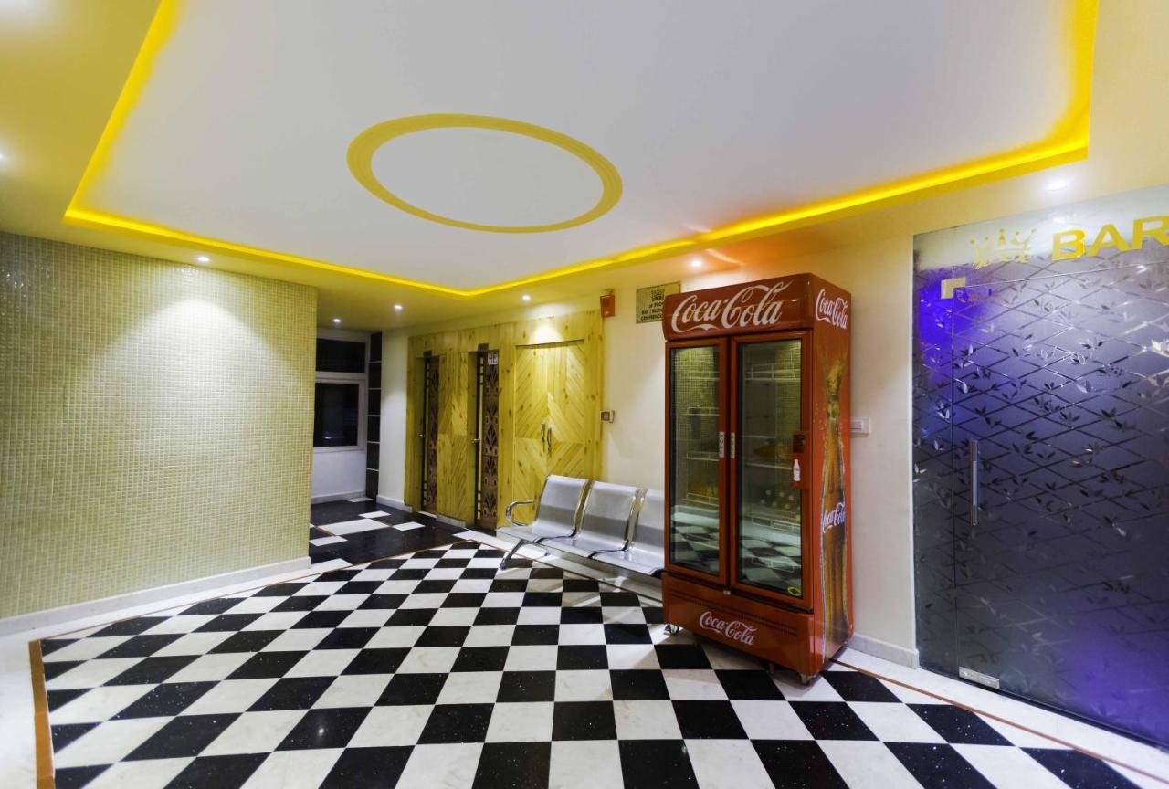 Hotel Kings Regency Drang Luaran gambar