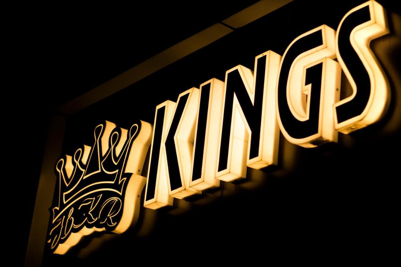 Hotel Kings Regency Drang Luaran gambar