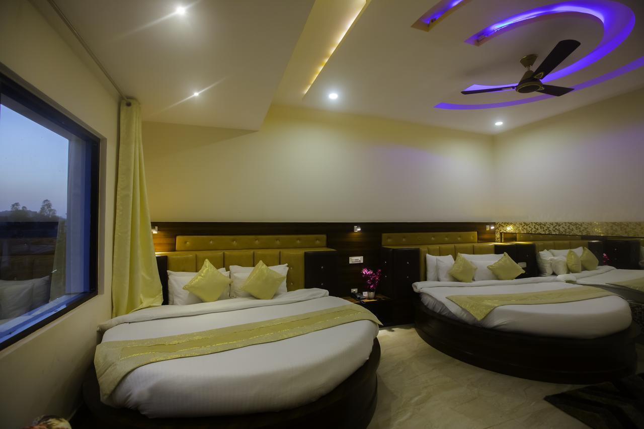 Hotel Kings Regency Drang Luaran gambar
