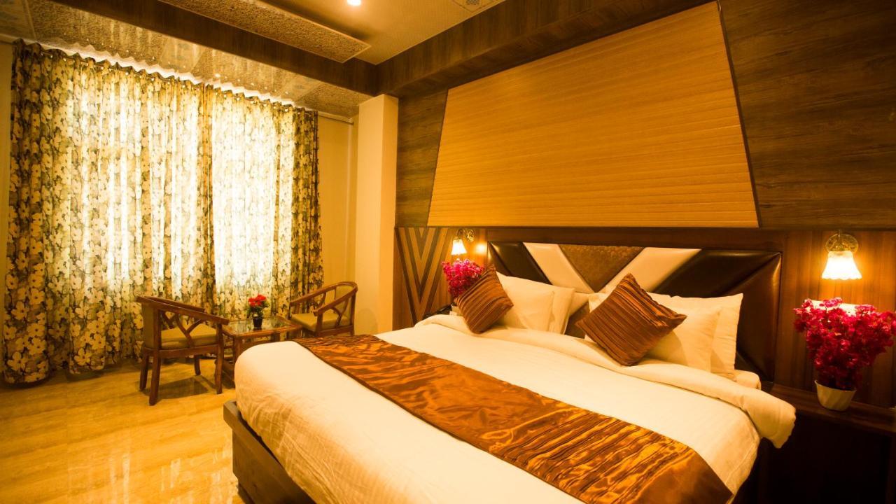 Hotel Kings Regency Drang Luaran gambar