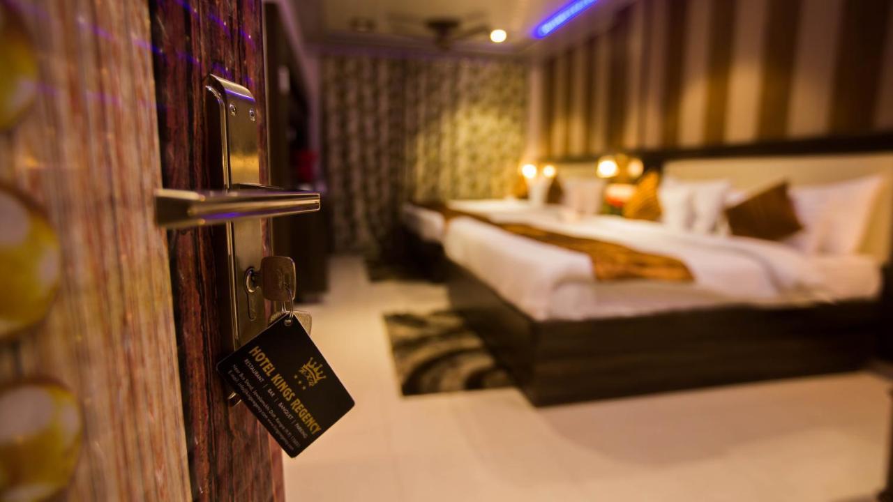 Hotel Kings Regency Drang Luaran gambar